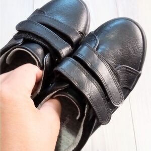 (19-3944) Cat & Jack Shoes  Sz 10